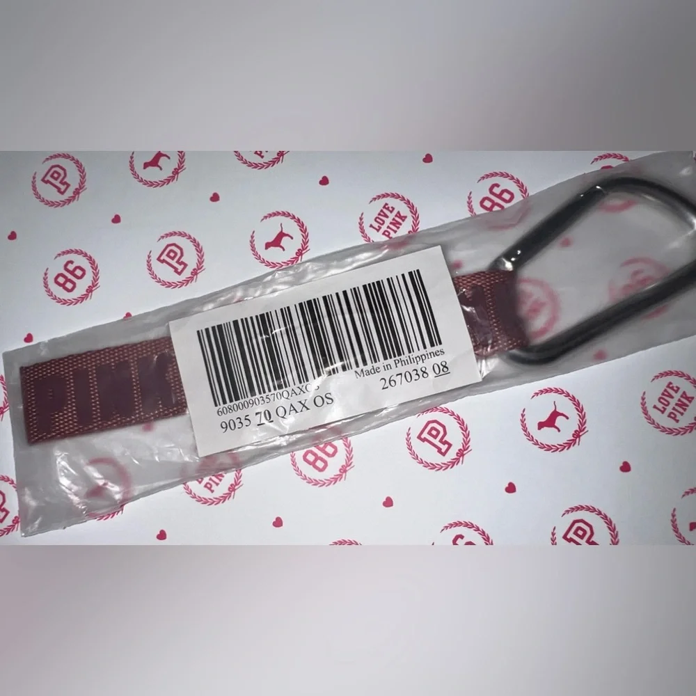 💗NWT VS PINK KEYCHAIN💗